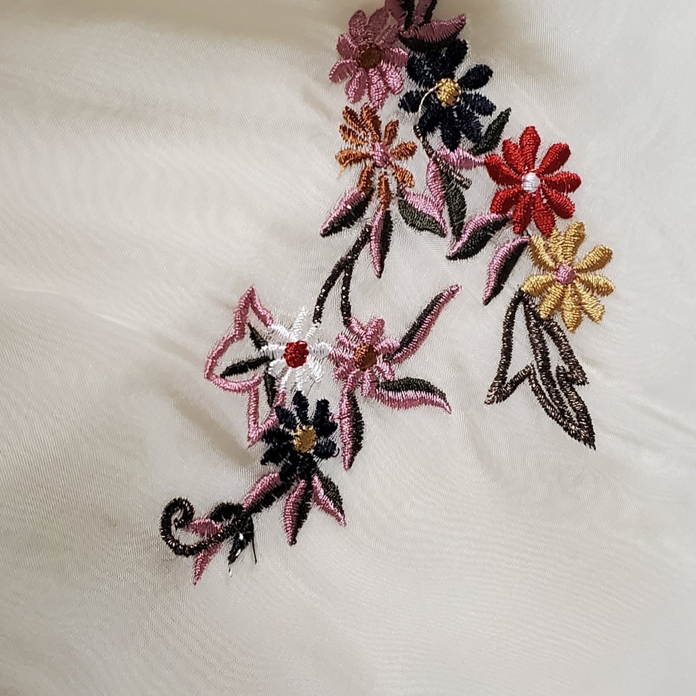 Belle France Womens Silk Blend Top Size XL Italian Floral Embroidered Flare - Picture 8 of 13